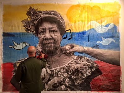 Live painting on a large photographic portrait, 4 October 2015.